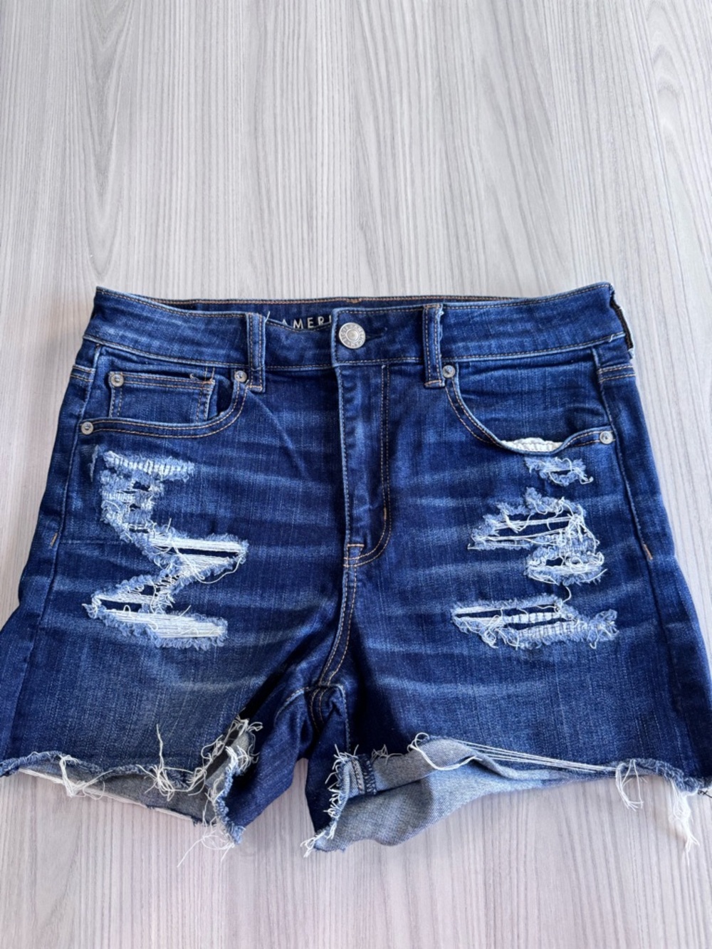 Like new! American Eagle shorts Hi-Rise Shortie next level shorts Size 10